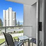 Legends Apartments - Qstay