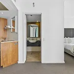 Legends Apartments - Qstay